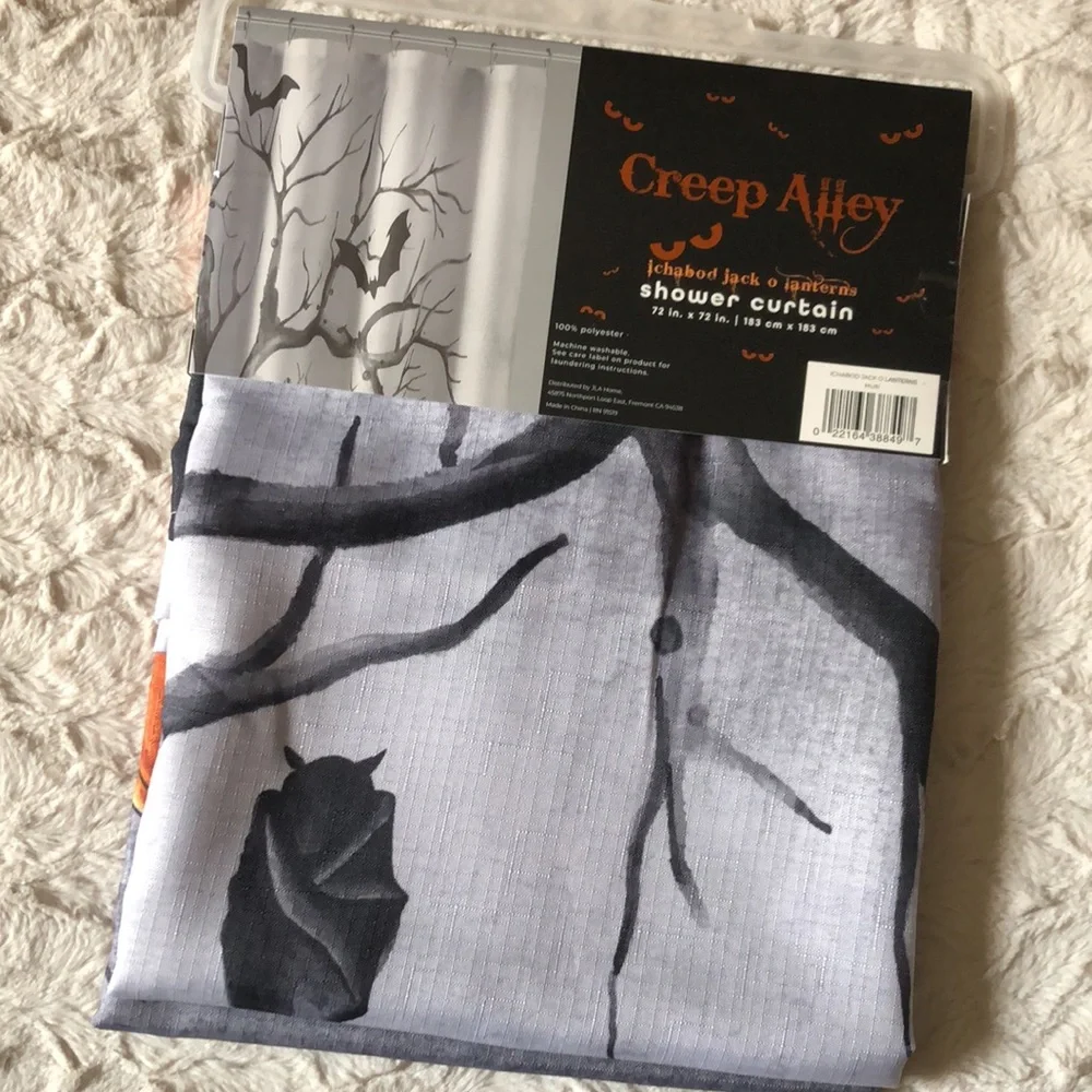 Bat and Jack O’Lanterns Spooky Halloween Shower Curtain -Gray